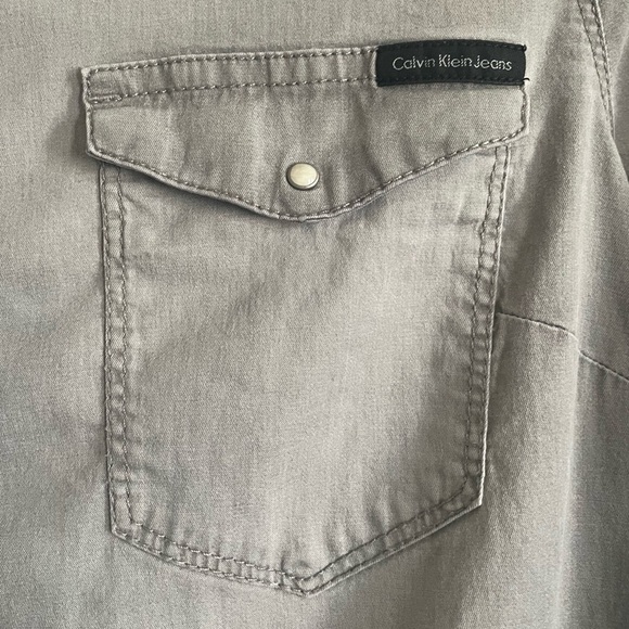 Calvin Klein Jeans Gray Long Sleeve Button Down Shirt. Pre-Owned. - Picture 8 of 13